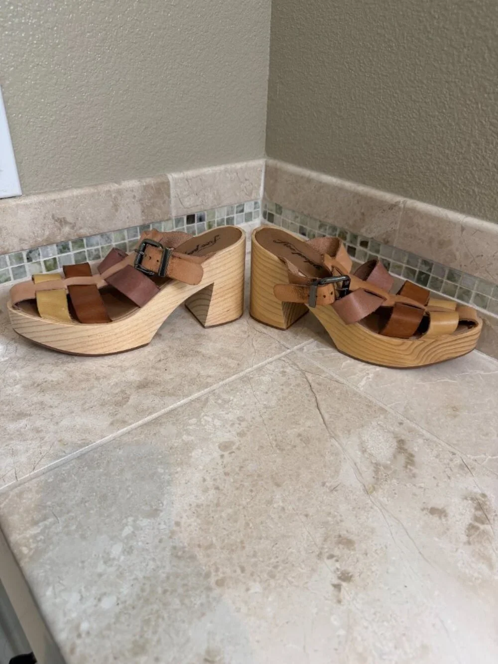 Free People Bellevue Clogs Wood Platform Shoes Sandals Size 38 / 7.5-8
